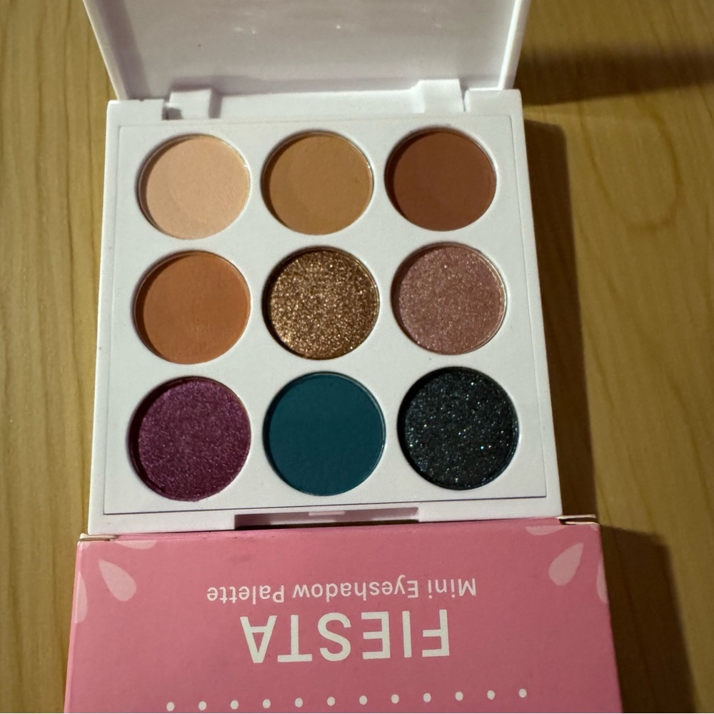 Chica Beauty Fiesta Eyeshadow Palette NEW